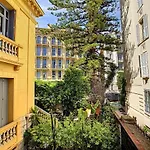 Nestor&Jeeves - Glory Riviera - Central - Close Sea