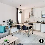 Hyper Central Studio 2 Minutes Walk From \