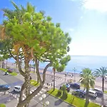 Holiday Vigie Promenade