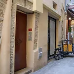 Sunny Apartment In Heart Of Nice Old Town