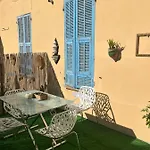 Beautiful With Terrace Centre Apartment *