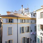 Spacious 2 Bdr Old Town Heart