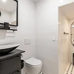 Chez Collette - Luxury In The Old Apartment *