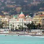 A Luxurious Apartment With Ac On Promenade Des Anglais
