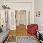 Apartment Center Nice,1 , 2 Balcons *