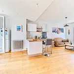 CENTRE VILLE-SUPERBE APPARTEMENT DE 50 M2 - COSY AVEC TERRASSE -Wifi