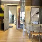 Apt 2-3 pces dans le Carre d Or a 290 m des plages