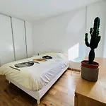 Magnificent Renovated Apartment, 2 Rooms Of 45 M2, Close Tothe Sea, Top Floor, Terrace