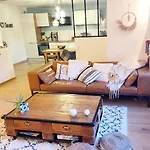 Appartement Villa 4 Pieces Dans Residence Avec Piscine Et Jardin Pour Enfants