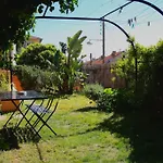 Maison Atypique Avec Jardin