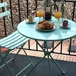 A Deux Pas Du Port Yourhosthelper