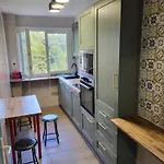 Private Room-1 In Hannana Apartment- 2 Min Walk To Tram 12 Min To Train Station 15 Min To Massena Place * Nice