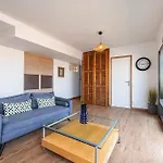 Open Sky Terrace Lage 1 Bdr & Parking Apartment