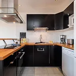 Open Sky Terrace Lage 1 Bdr & Parking Apartment
