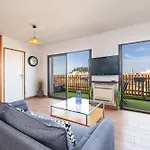 Open Sky Terrace Lage 1 Bdr & Parking Apartment *