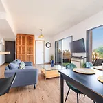 Open Sky Terrace Lage 1 Bdr & Parking Apartment