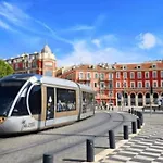 3P neuf et climatisé Nice le Port à 9mn de la mer