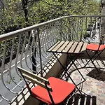 Sunny Gambetta With 3 Air Conditionings