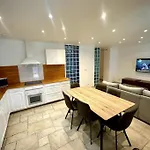 Piscine Jacuzzi Privee Chauffee, Terrasse Et Garage A Nice