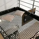 Loft Industriel avec Terrasse et Filet Suspendu à Nice Cimiez