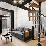 Loft Industriel avec Terrasse et Filet Suspendu à Nice Cimiez