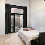 Loft Industriel avec Terrasse et Filet Suspendu à Nice Cimiez