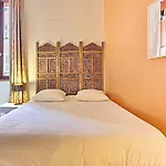 Proche Du Cours Saleya Et De La Plage, Dans Le Vieux Nice, Spacieux Et Climatise