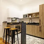 Chic & Cozy 2 Bdr Heart Of The Old Town Nice
