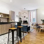 Chic & Cozy 2 Bdr Heart Of The Old Town Apartment *