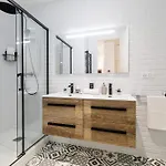 Apartment Chic & Cozy 2 Bdr Heart Of The Old Town *