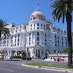 A Luxurious Apartment With Ac On Promenade Des Anglais