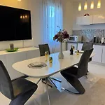 Maison Ariana