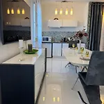 Maison Ariana Apartment *