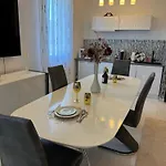 Maison Ariana Apartment