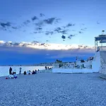 Auberge De Jeunesse Hi Nice Les Camelias