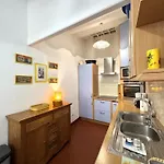 Apartment Riviera: Old Town Getaway, Steps From