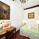 Riviera: Old Town Getaway, Steps From Apartment 3*