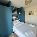 Moon - 44 Apartment