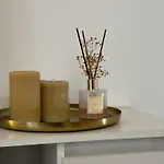 Central Studio - Bright & Modern - Private Terrace - Aircon - Near Train & Beach