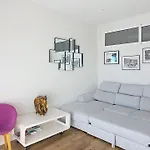 Nissalabella