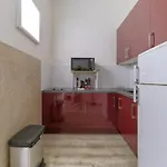 Cozy And Renovated - Hyper - Air Conditioner Apartment *