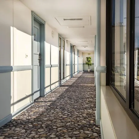 Riviera Hotel 4*