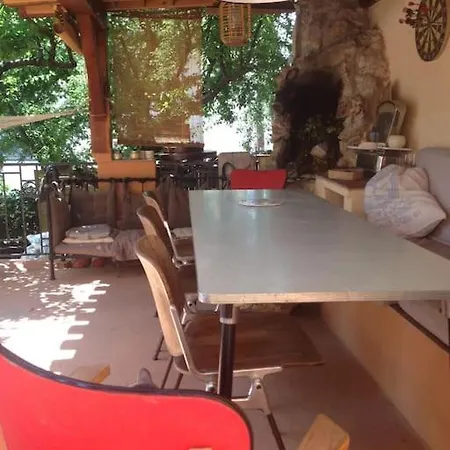 Holiday home Maison Atypique Avec Jardin *