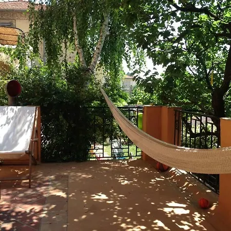 Holiday home Maison Atypique Avec Jardin Nice