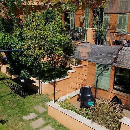 Holiday home Maison Atypique Avec Jardin *