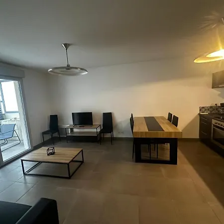 Apartment Terrasse Oasis: Old Town Retreat With Parking *