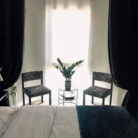 Appartement Stylish 4-star cocoon in the heart of Le Marais Niçois *