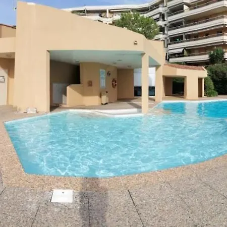 4 Pieces Dans Avec Piscine Et Jardin Pour Enfants Nice
