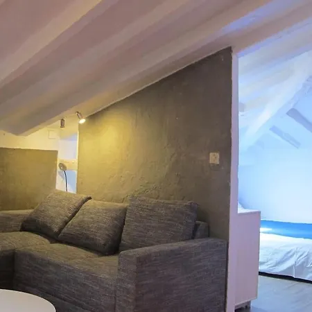 Vieux Sous Les Toits Apartment