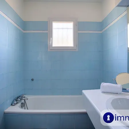 House In With Swimming Pool Holiday home
